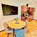 Alpenzeit Mit Just Private Terrasse (adults Only) アパート バート・アウスゼー